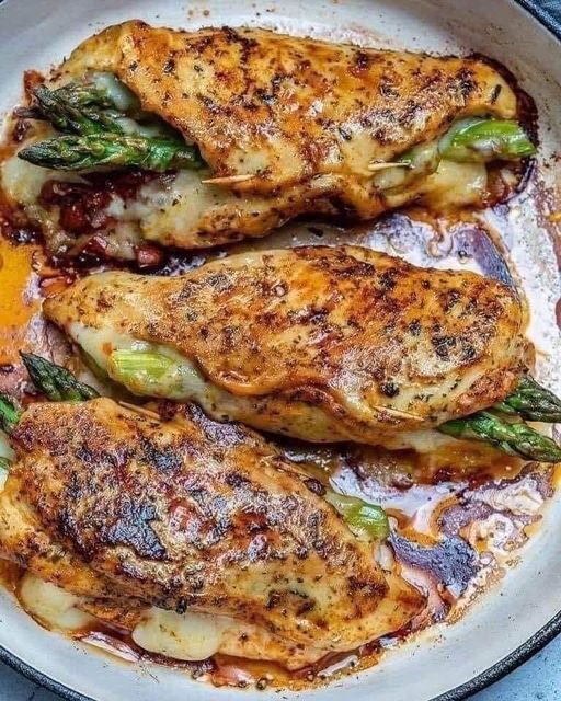 PECHUGAS DE POLLO RELLENAS DE ESPÁRRAGOS Y MOZZARELLA 429769354_1456571845207084_6482646816635555376_n