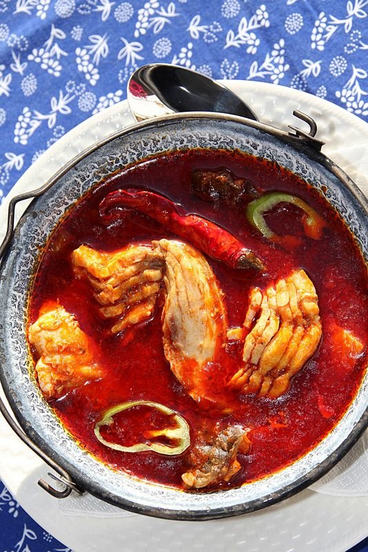 Szegedi Halászlé – Traditional Hungarian Fisherman’s Soup 36aa659539f05a2d3b995d22320c9f55